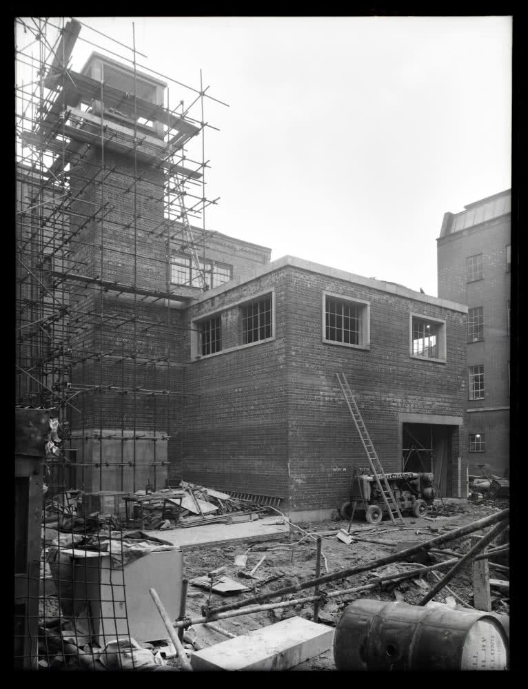 Building of the entrance on George Street as it nears completion, 15 Nov 1960